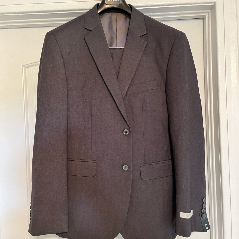 Brand New Men’s Suit! 38S 32w UOMO